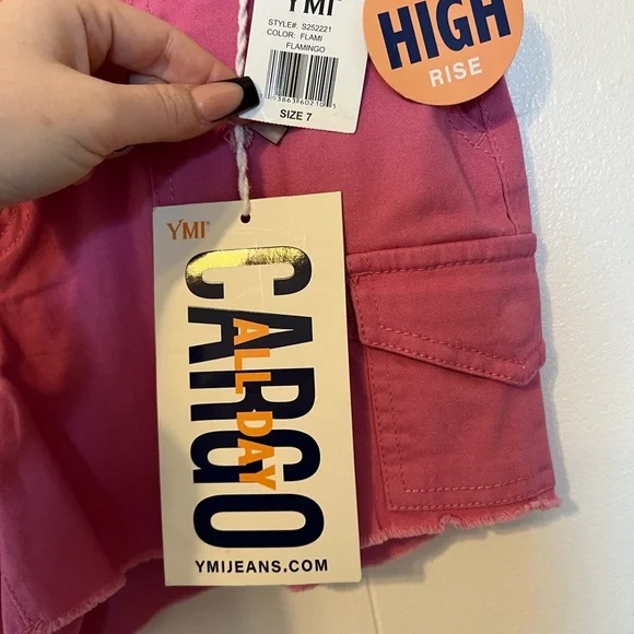 Pink cargo shorts - Picture 2 of 3